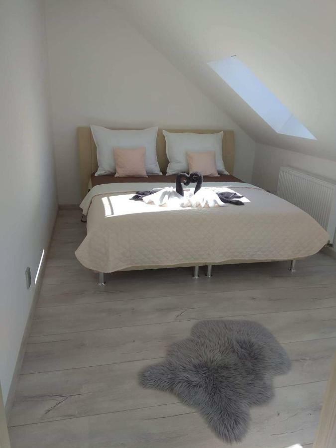Vip Suite Hotel Heinz Dobris Exterior photo